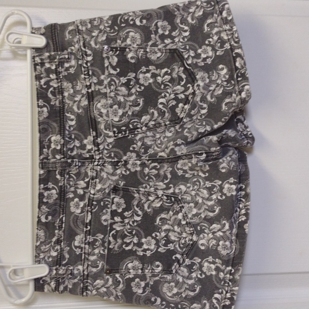 COTTON on shorts, size 6, black and white denim, - Picture 4 of 4